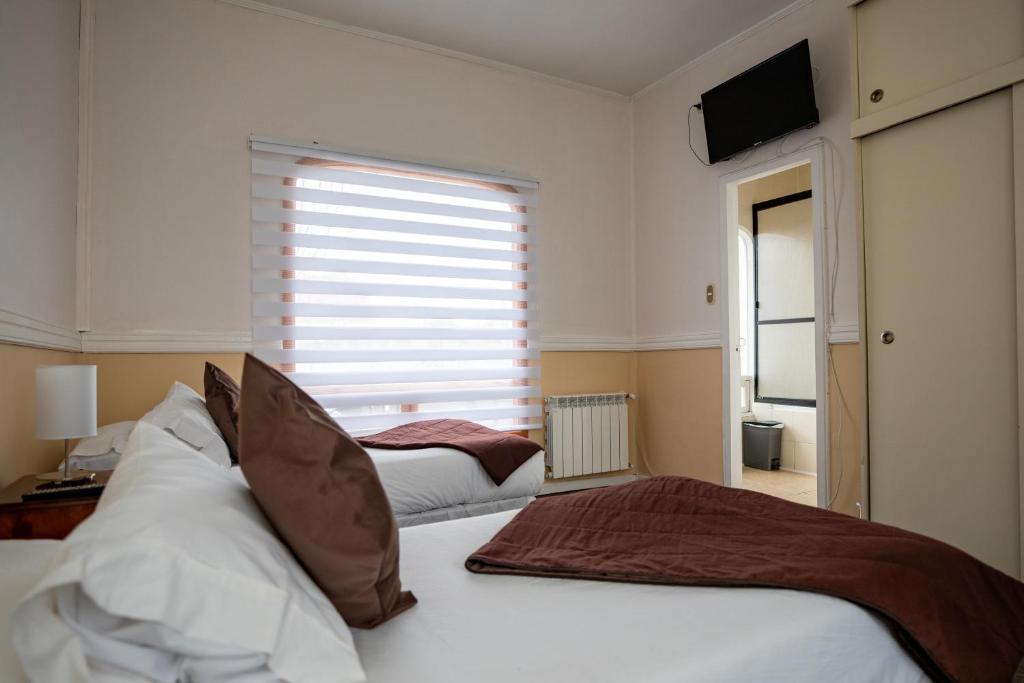 Postel nebo postele na pokoji v ubytování Darwin Hotel