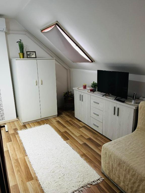 TV a/nebo společenská místnost v ubytování Gabi apartman