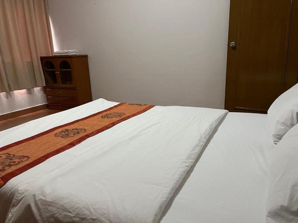 Miri City Centre Condo @ Imperial Mallにあるベッド