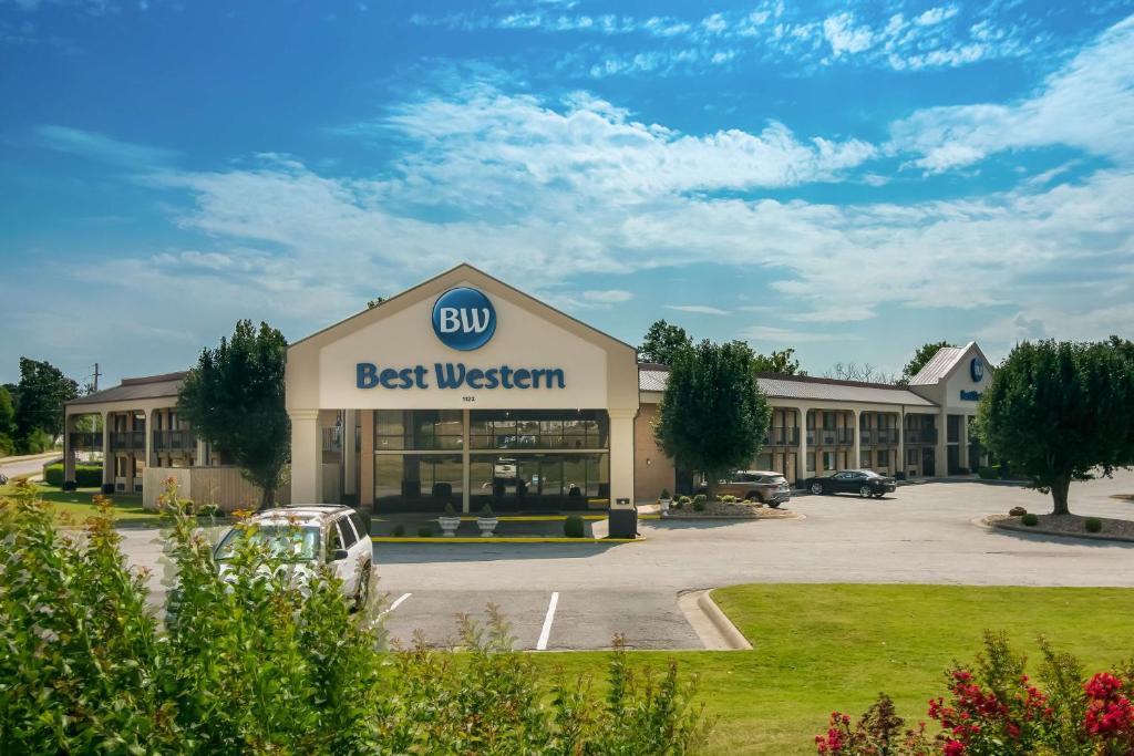a store with a sign that reads best western at Best Western Windsor Suites in Fayetteville