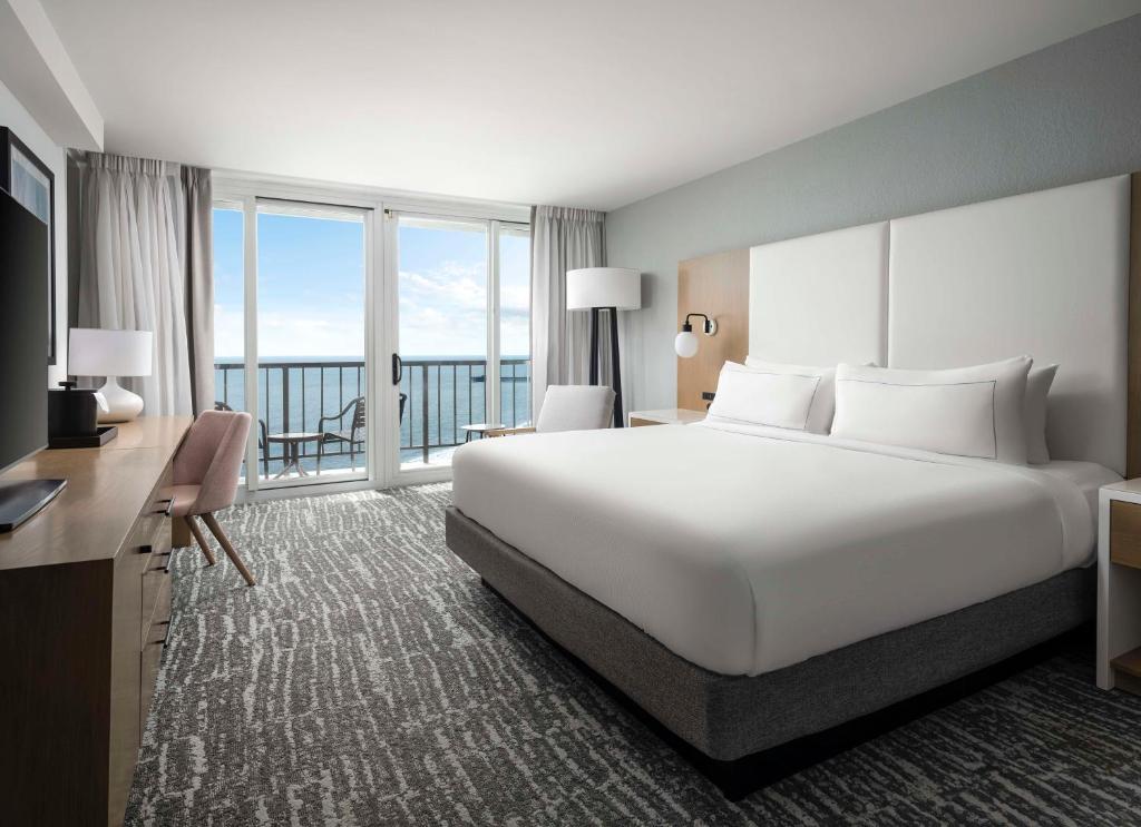 Hilton Myrtle Beach Resort - King Deluxe Ocean View Room