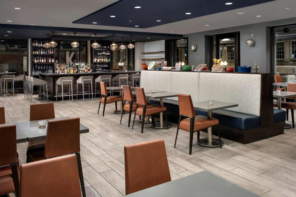 Embassy Suites By Hilton Knoxville Downtown photo