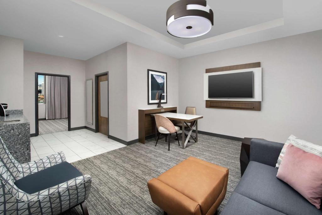 Embassy Suites By Hilton Knoxville Downtown - Suite Queen De Deux Pièces Avec Deux Lits Queen