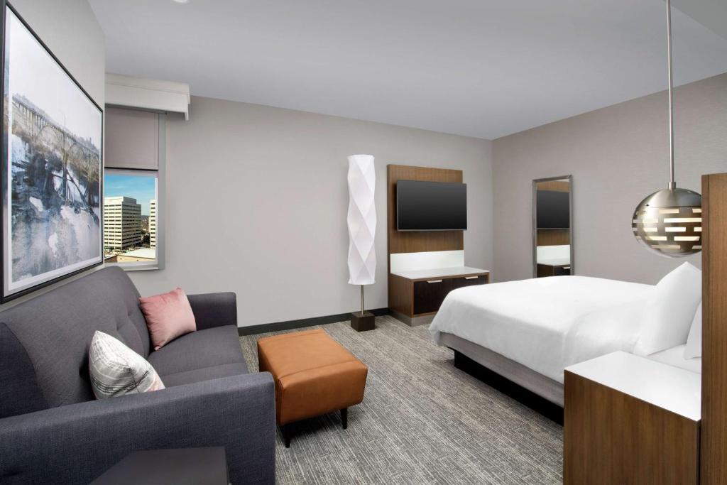 Embassy Suites By Hilton Knoxville Downtown photo