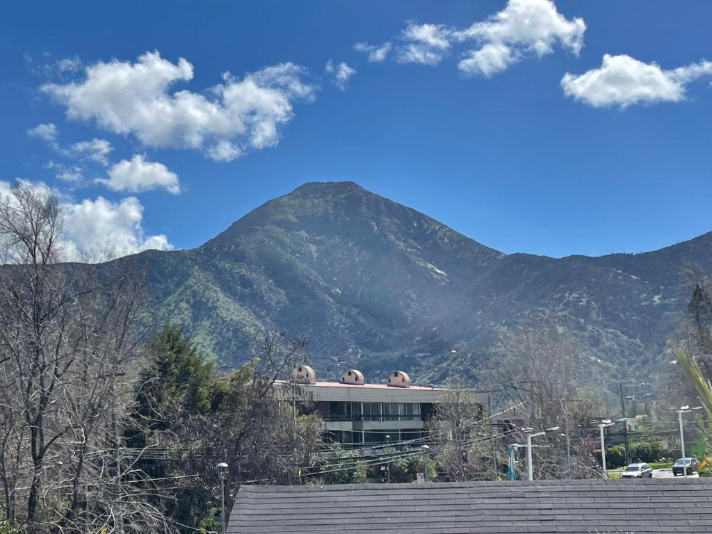 a building with a mountain in the background at Departamento Delux in Santiago