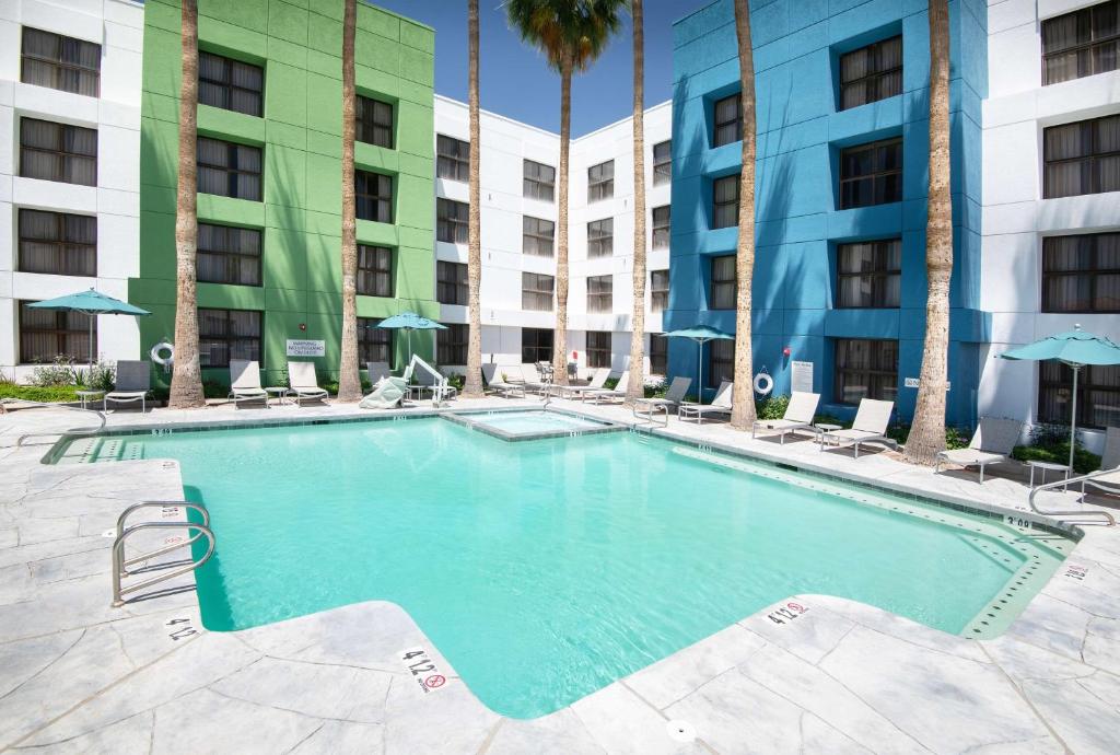 Bazén v ubytování DoubleTree by Hilton Chandler Phoenix, AZ nebo v jeho okolí