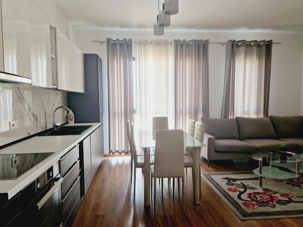 Luxury Apartment 10 - Image 9