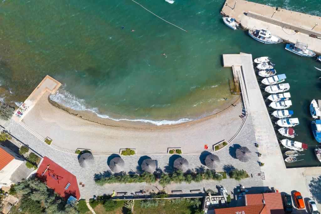 Zdjęcie z galerii obiektu Apartments by the sea Kraj, Pasman - 17783 w mieście Tkon