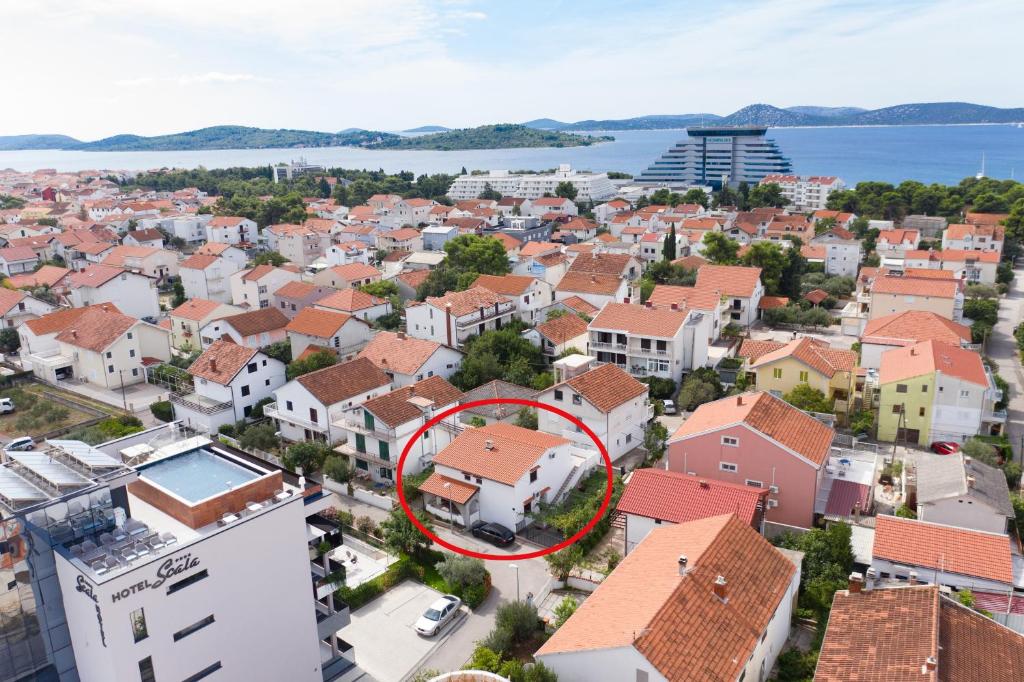 Apartments with parking space Vodice - 21593