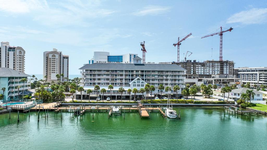 OCEANVIEW LARGE DREAM CONDO WITH 2BD/2B in CLEARWATER BEACH - Housity