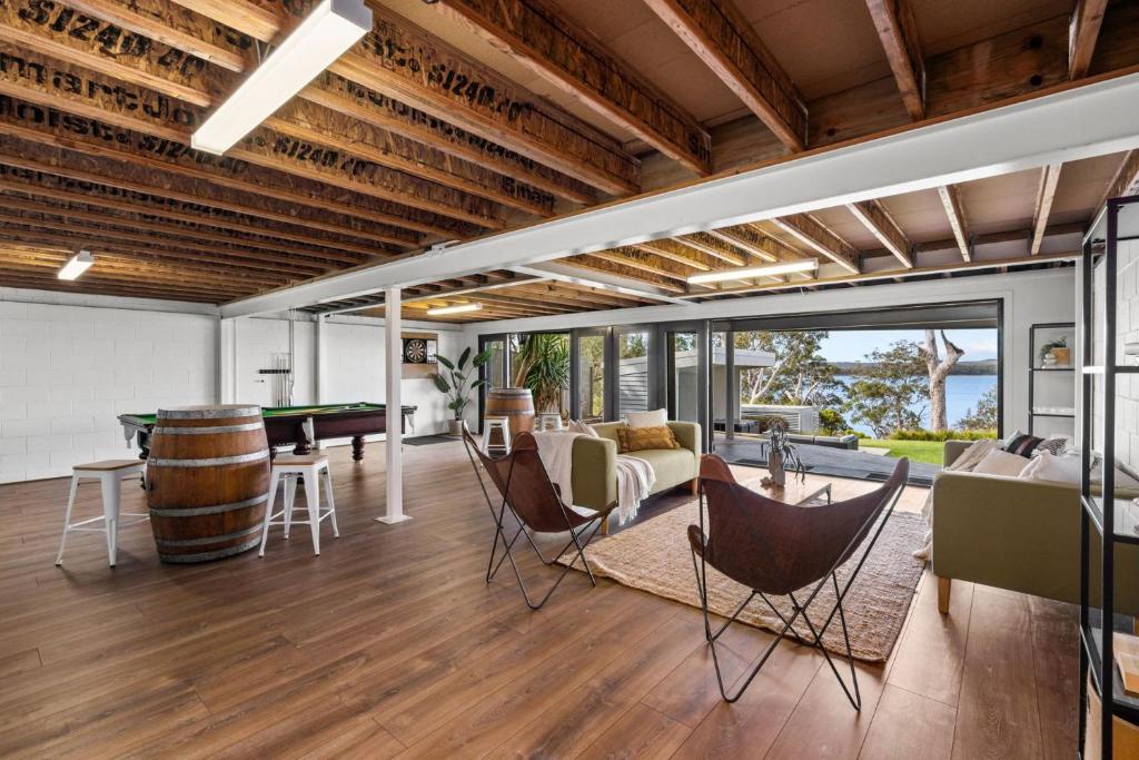 Luminara Lago Waterfront Villa One at Silverwater, Morisset East