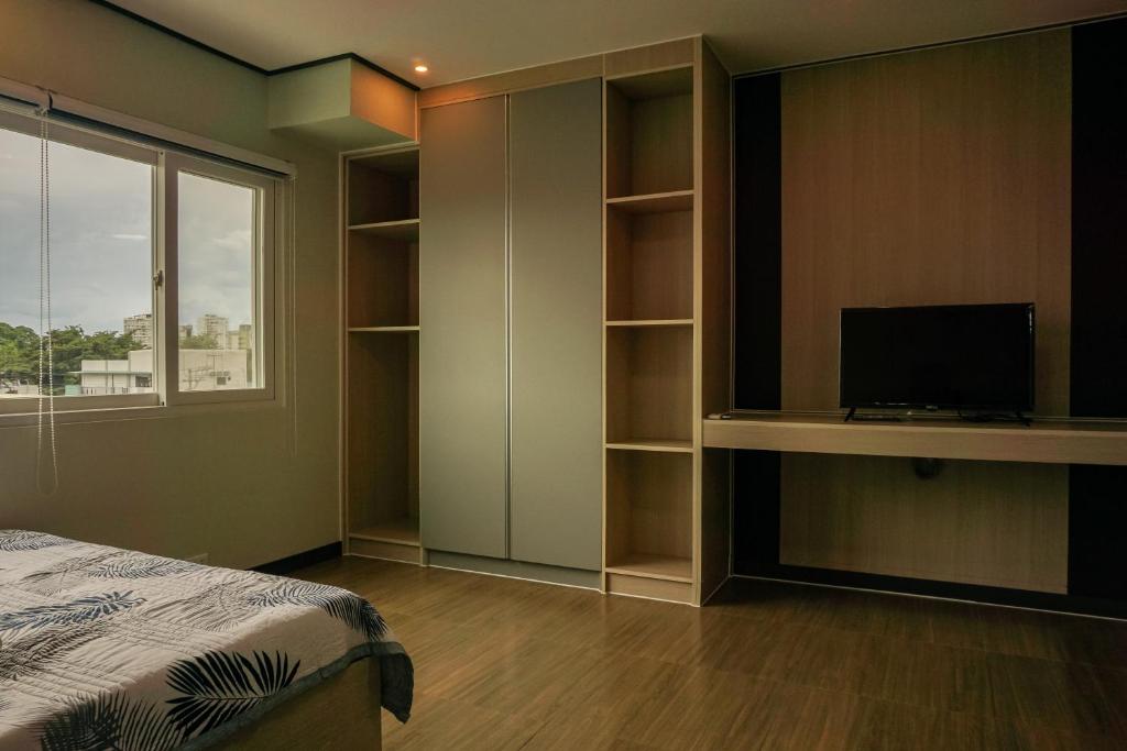 TV a/nebo společenská místnost v ubytování Emmaus condotel