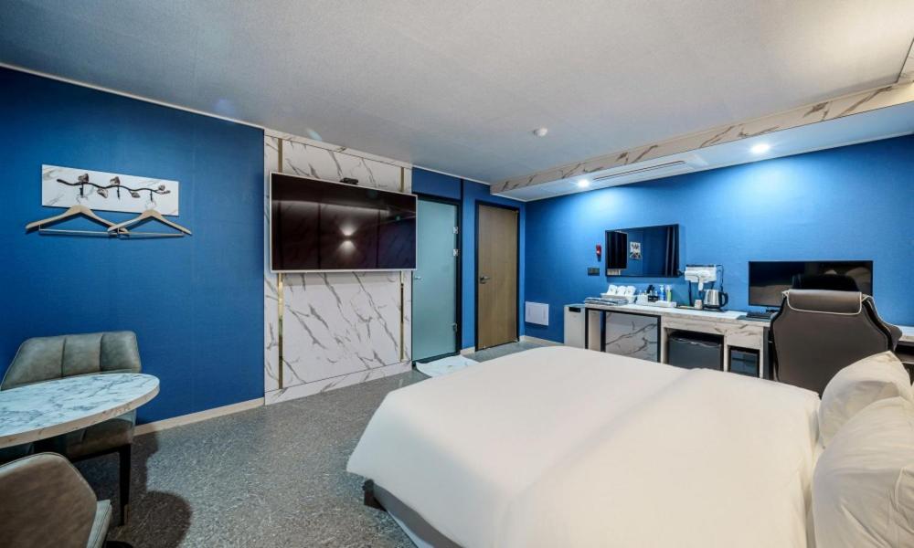 TV a/nebo společenská místnost v ubytování G7 Hotel
