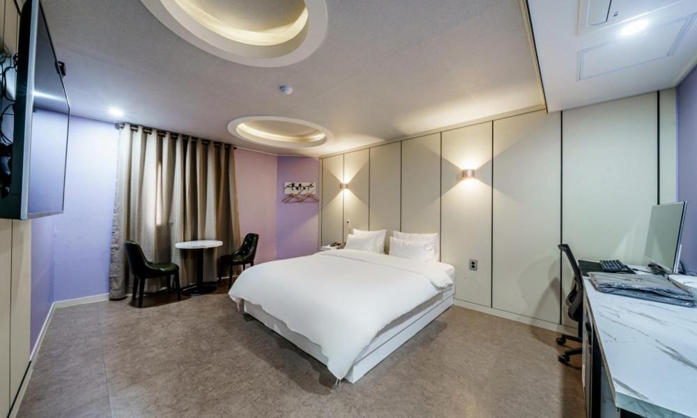 TV a/nebo společenská místnost v ubytování G7 Hotel