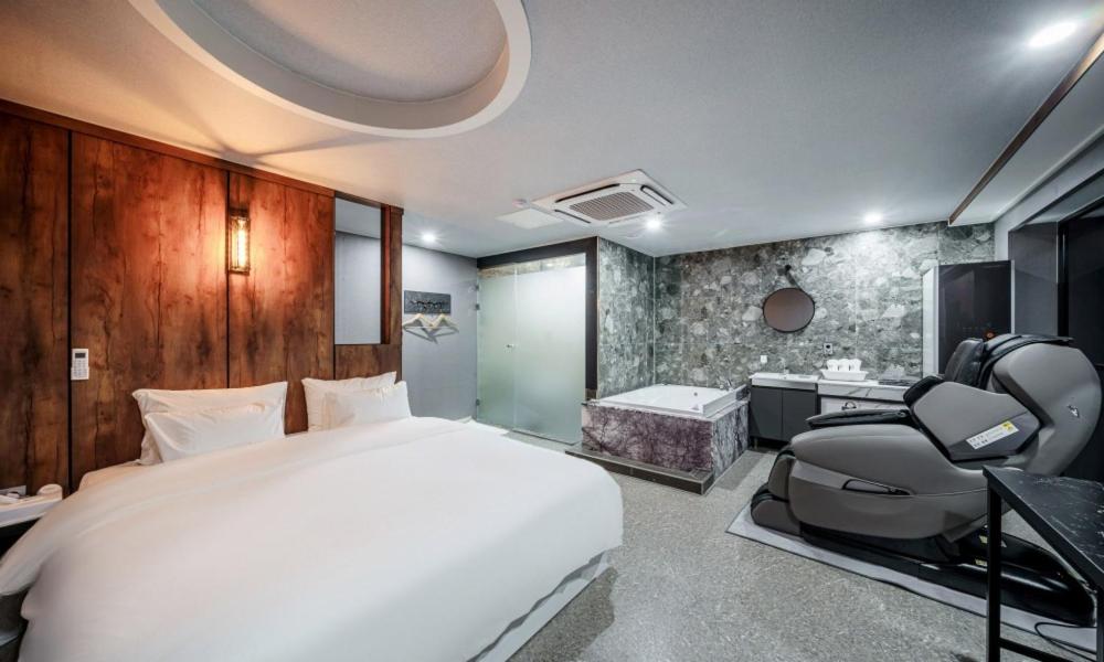Postel nebo postele na pokoji v ubytování G7 Hotel