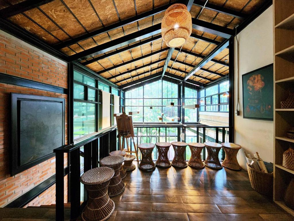 Posezení v ubytování Baan Mai Kradan Hostel Chiang Rai