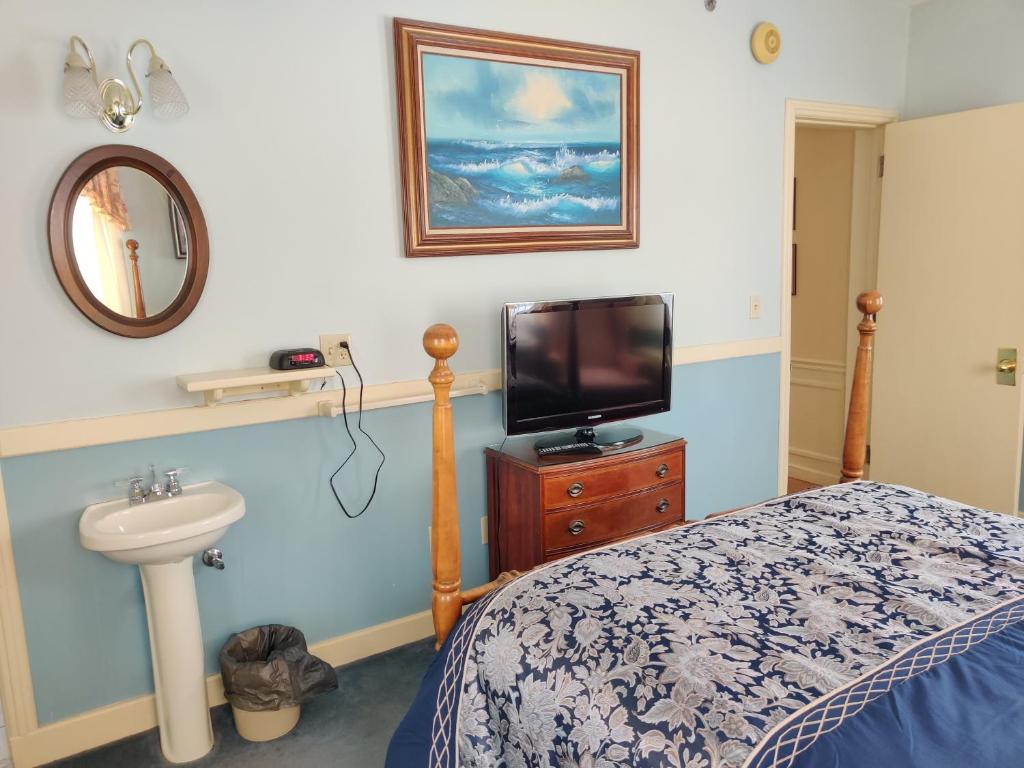 Montague Inn Bed & Breakfast photo