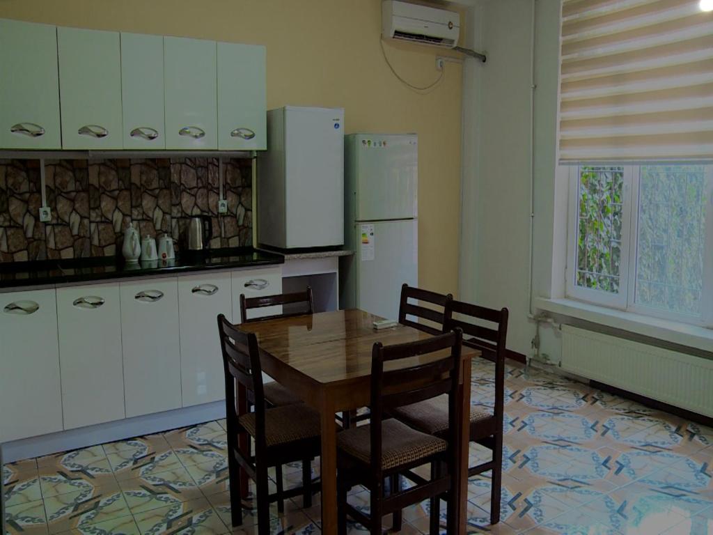 Kuchyň nebo kuchyňský kout v ubytování OROM Hostel