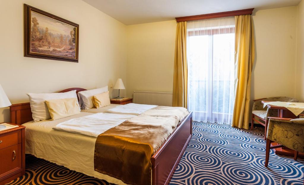 Postel nebo postele na pokoji v ubytování Sándor Hotel