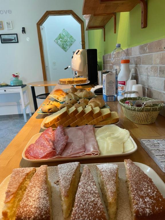 Jedlo v ubytovaní bed & breakfast alebo blízkom okolí