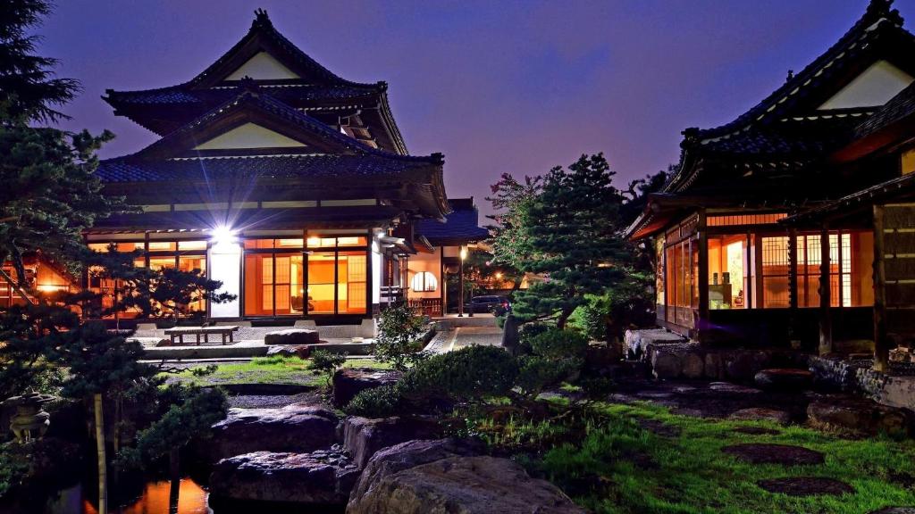 an asian style house with a garden at night at 会津東山温泉　鶴我東山総本山 in Aizuwakamatsu