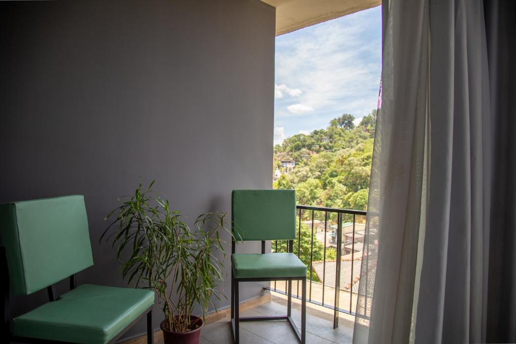 Nespecifikovaný výhled na hory nebo výhled na hory při pohledu z hostelu