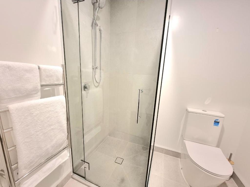 Addington townhouse with carpark 8mins walk to Hagley park south - Resim 10