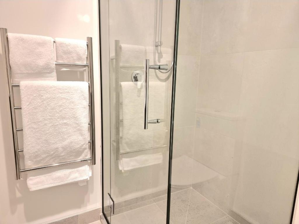 Addington townhouse with carpark 8mins walk to Hagley park south - Resim 8