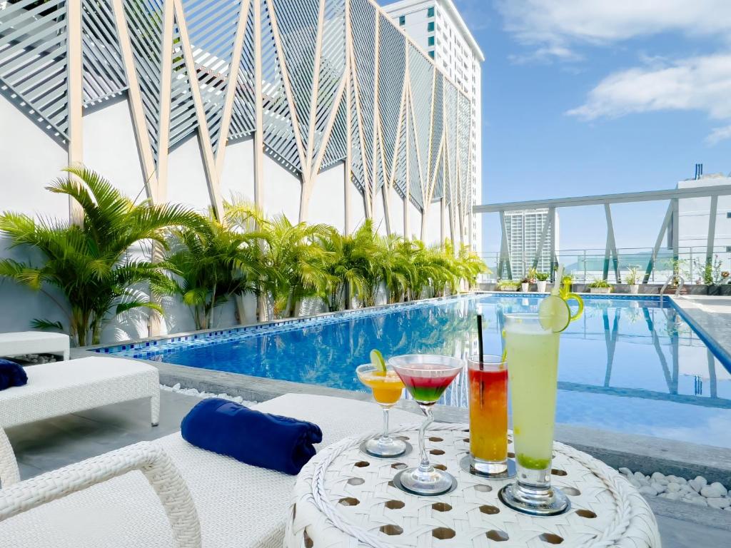 Bazén v ubytování The Art Nest Hotel Nha Trang nebo v jeho okolí