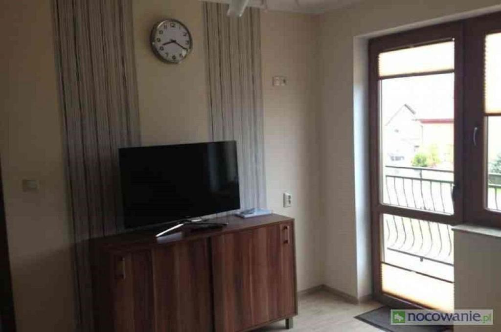 Televízia a/alebo spoločenská miestnosť v ubytovaní Apartamenty by Hanna