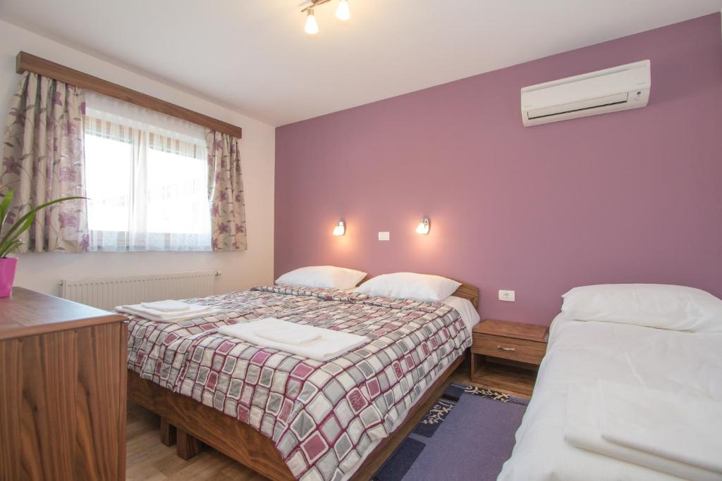 Postel nebo postele na pokoji v ubytování Tourist farm Megušar