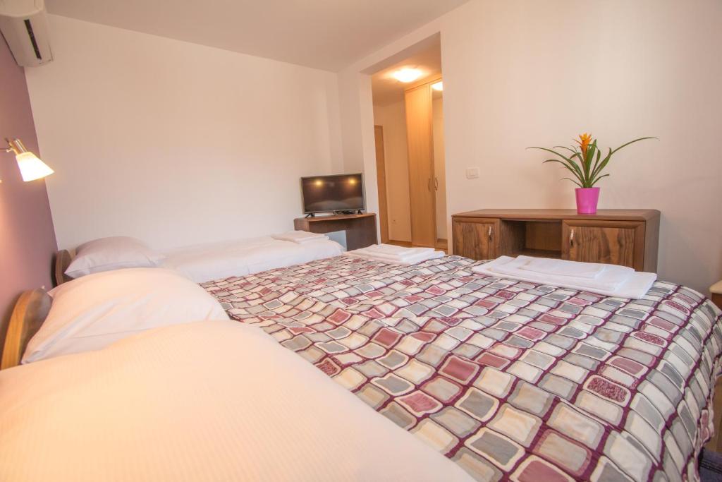 Postel nebo postele na pokoji v ubytování Tourist farm Megušar