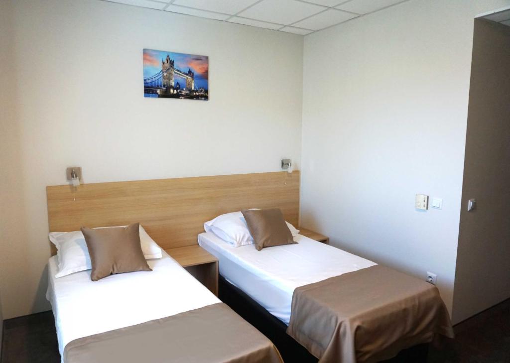 Postel nebo postele na pokoji v ubytování Hotel Ihtiman