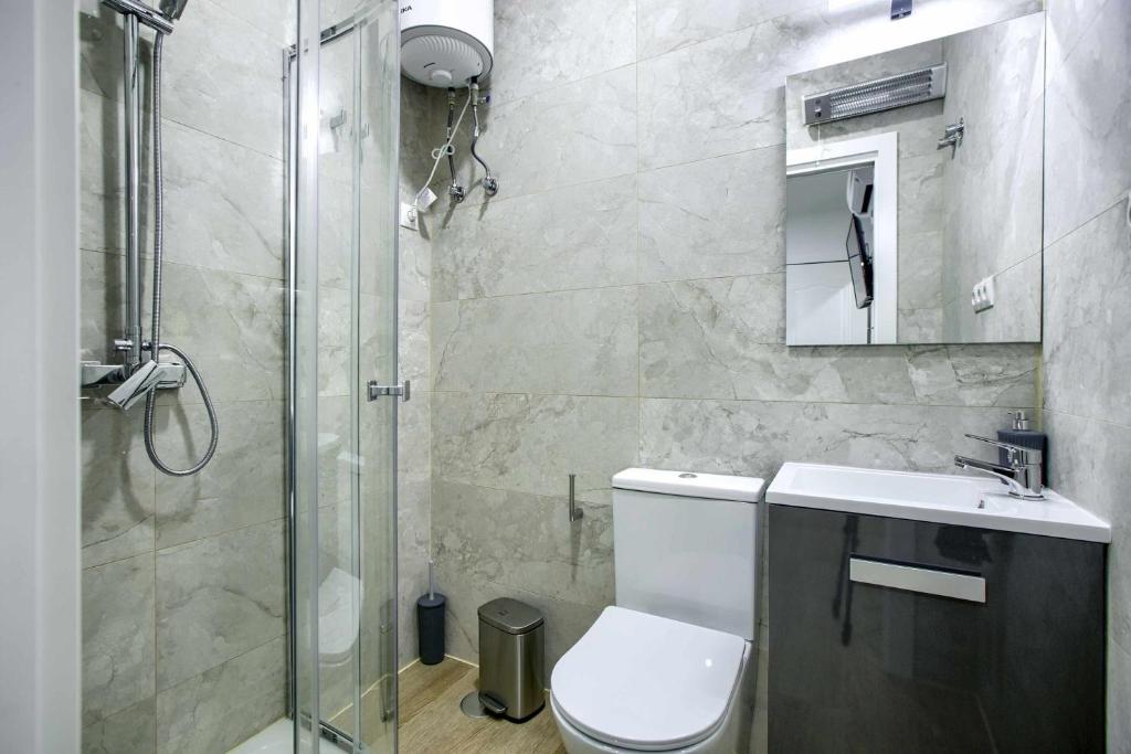 A bathroom at Casa de Huéspedes 12 Octubre Rooms