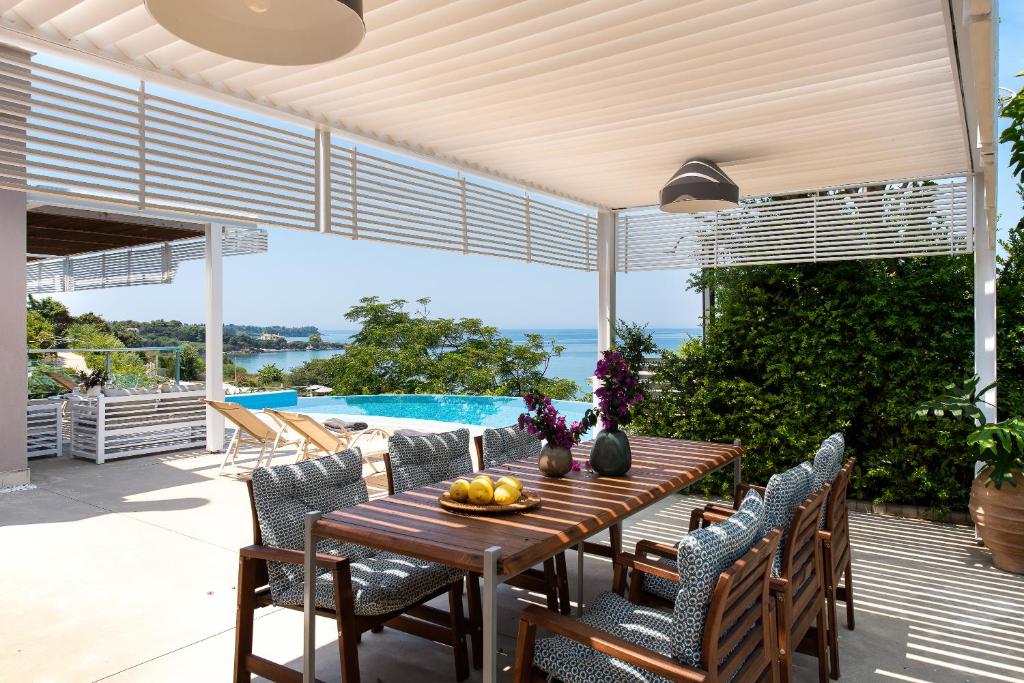 Bazén v ubytování Mare Dei Suites Hotel Ionian Resort nebo v jeho okolí