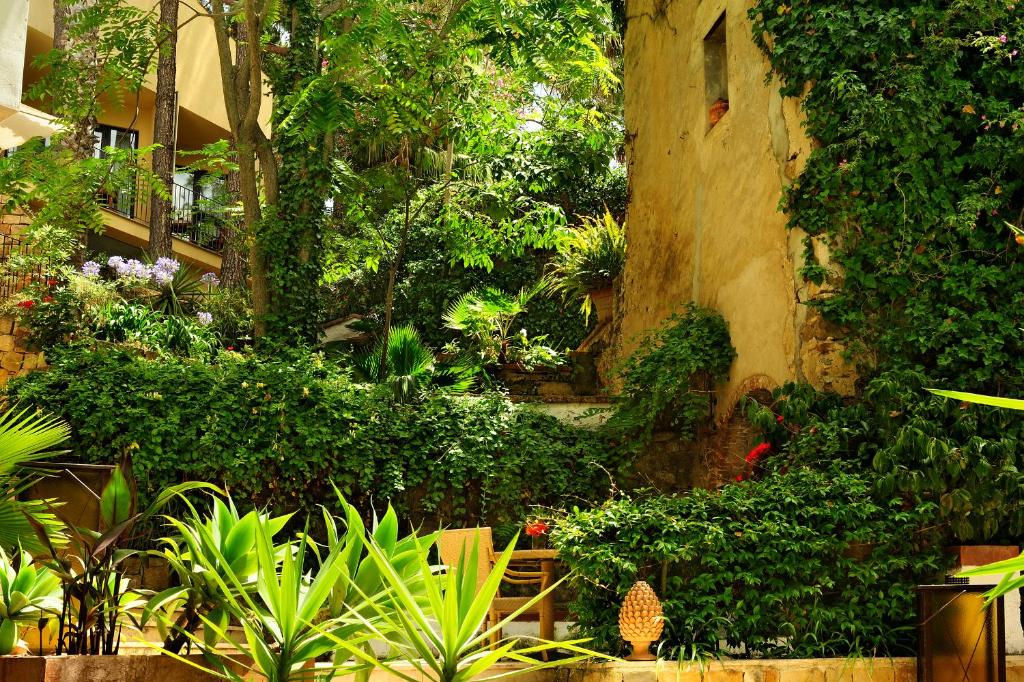 Vonkajšia záhrada v ubytovaní Alberi del Paradiso