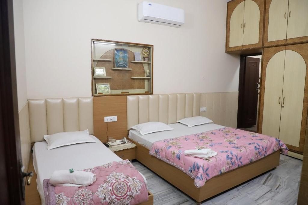 Ένα ή περισσότερα κρεβάτια σε δωμάτιο στο Rk Lodge