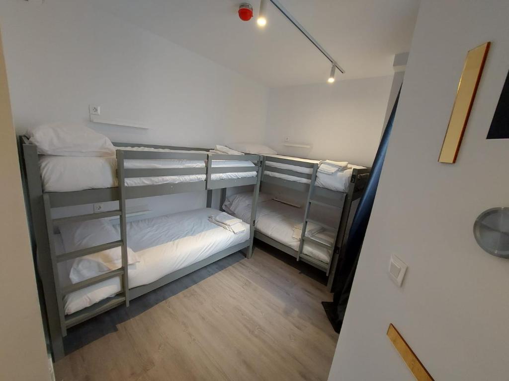Postel nebo postele na pokoji v ubytování Hostel Alicante Innova Spaces