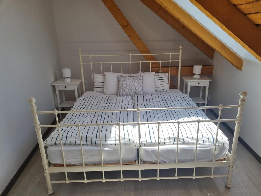 Postel nebo postele na pokoji v ubytování Čenovický dvůr