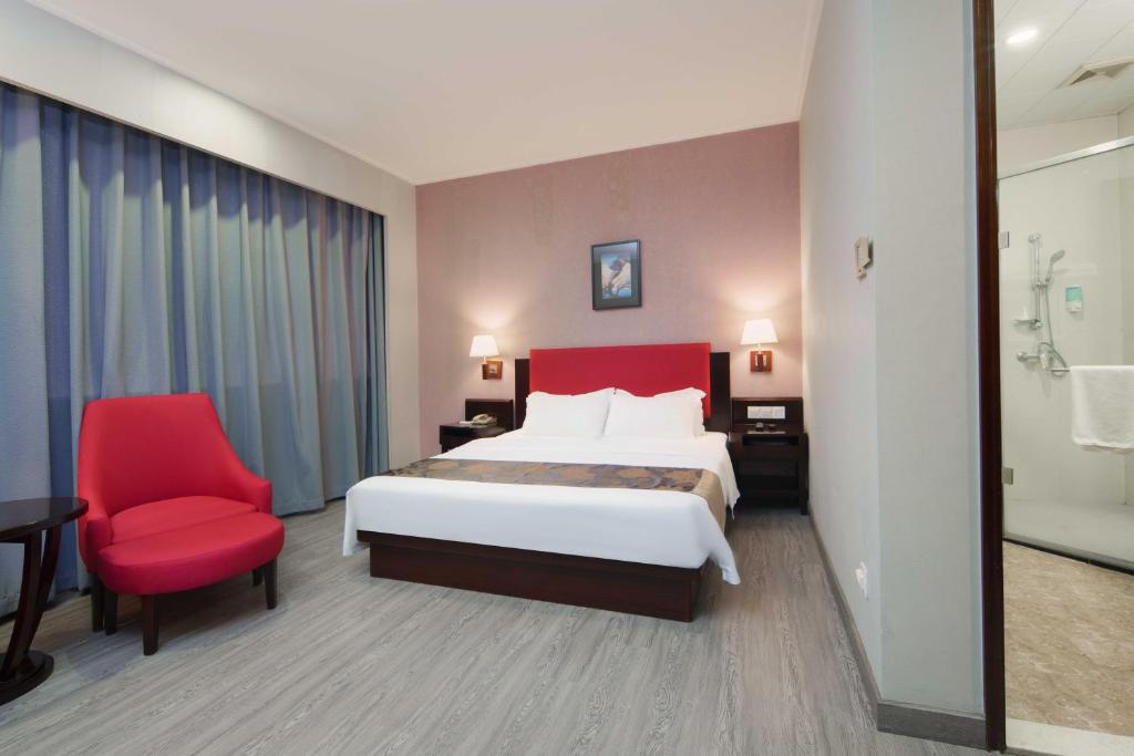 Postel nebo postele na pokoji v ubytování Foshan Guanxin Hotel