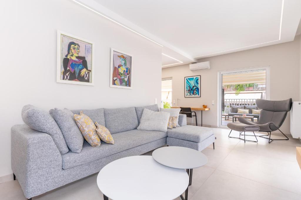 Sunny & Luxurious Penthouse with Terrace