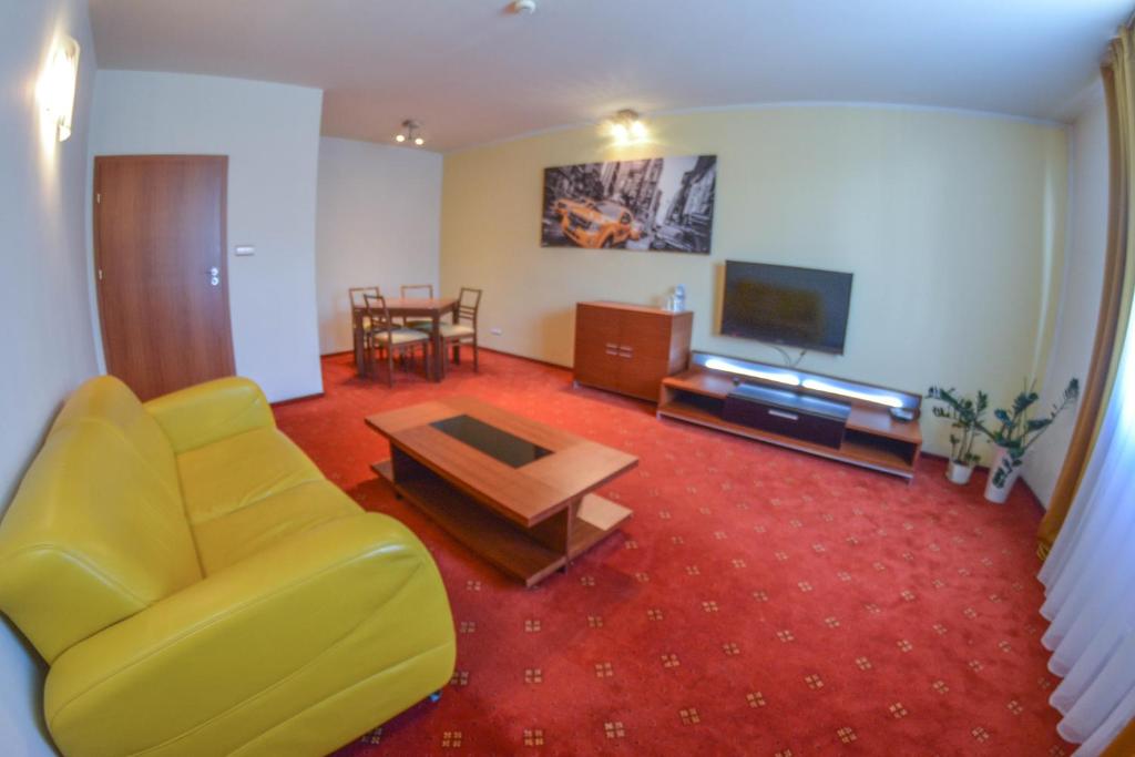 TV a/nebo společenská místnost v ubytování Hotel Neo