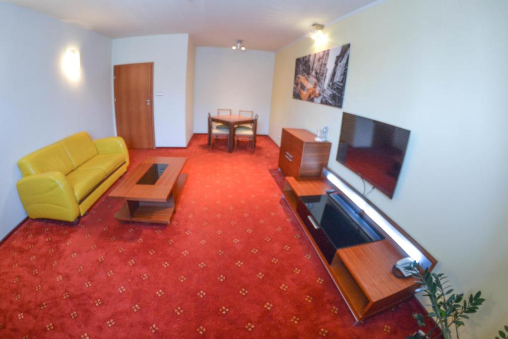 TV a/nebo společenská místnost v ubytování Hotel Neo
