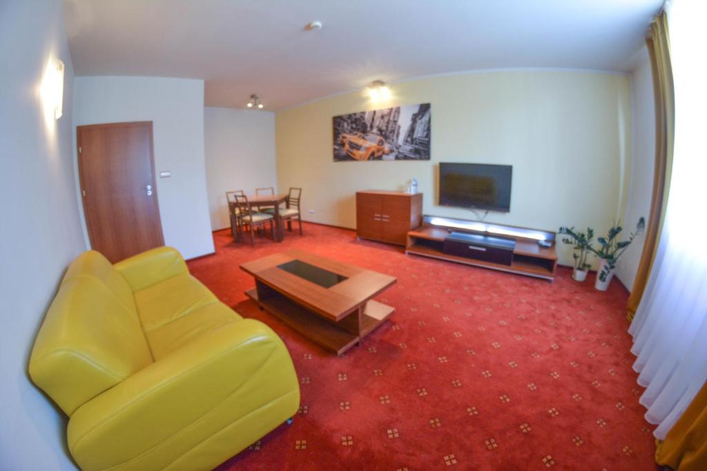 TV a/nebo společenská místnost v ubytování Hotel Neo