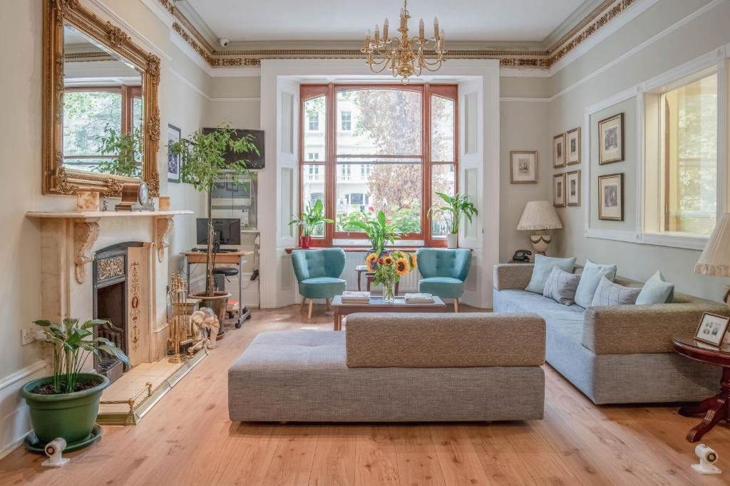 a living room with a couch and a fireplace at Shakespeare Hotel in London