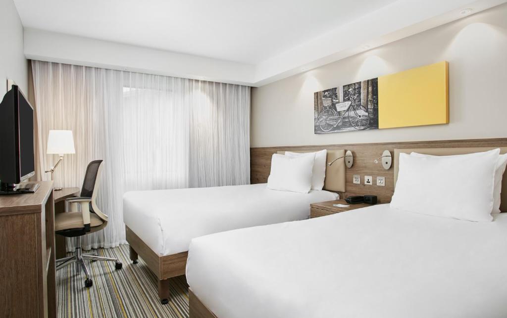 Hampton by Hilton Oxford - Family Connecting Rooms
