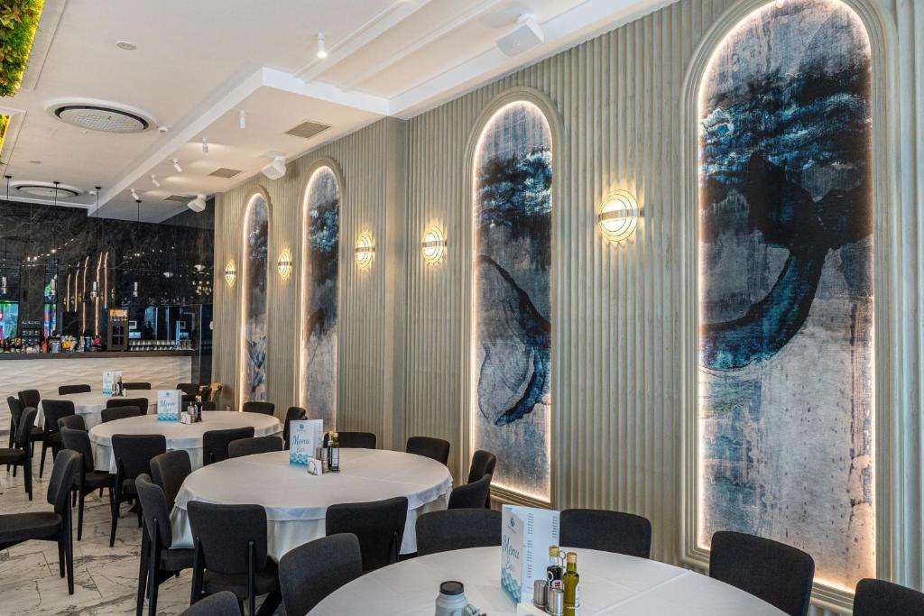 Restoran või mõni muu söögikoht majutusasutuses HOTEL DUNĂREA