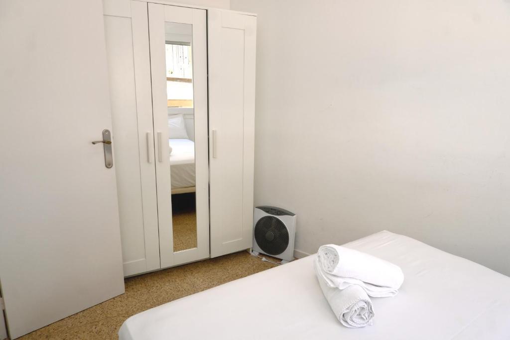 Homenfun Barcelona Park Güell - Two-Bedroom Apartment