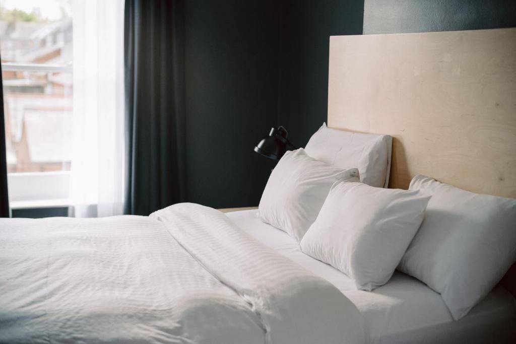 The 1852 Hotel - Self Check-in - Resim 45