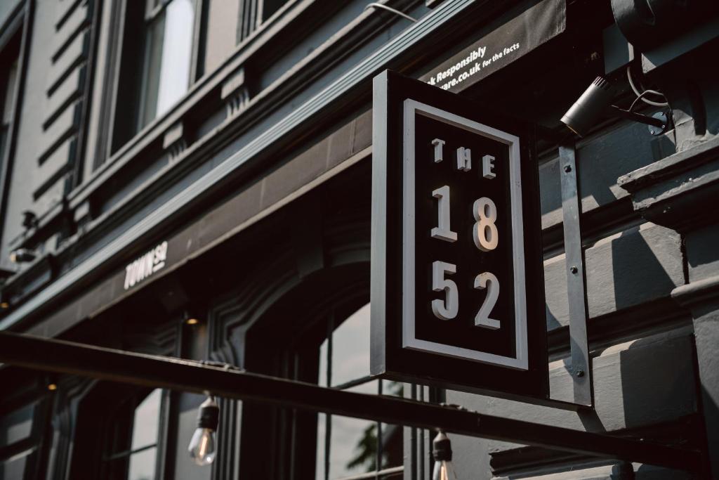 The 1852 Hotel - Self Check-in - Resim 36